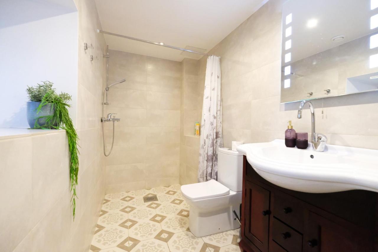 Tallinn City Apartments - 2 Bedroom On Old Town Main Street Viru Kültér fotó